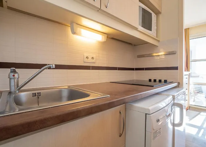 L'esquinade - H4 233 By Interhome Saint-Raphaël