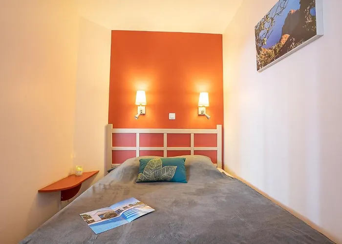 L'esquinade - H4 233 By Interhome Saint-Raphaël